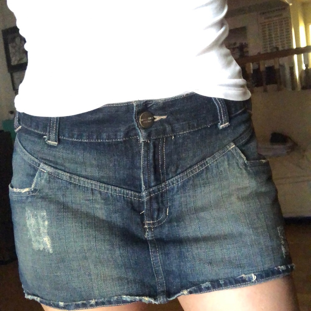 Mossimo jean skirt (it says size11 but more 5-6)